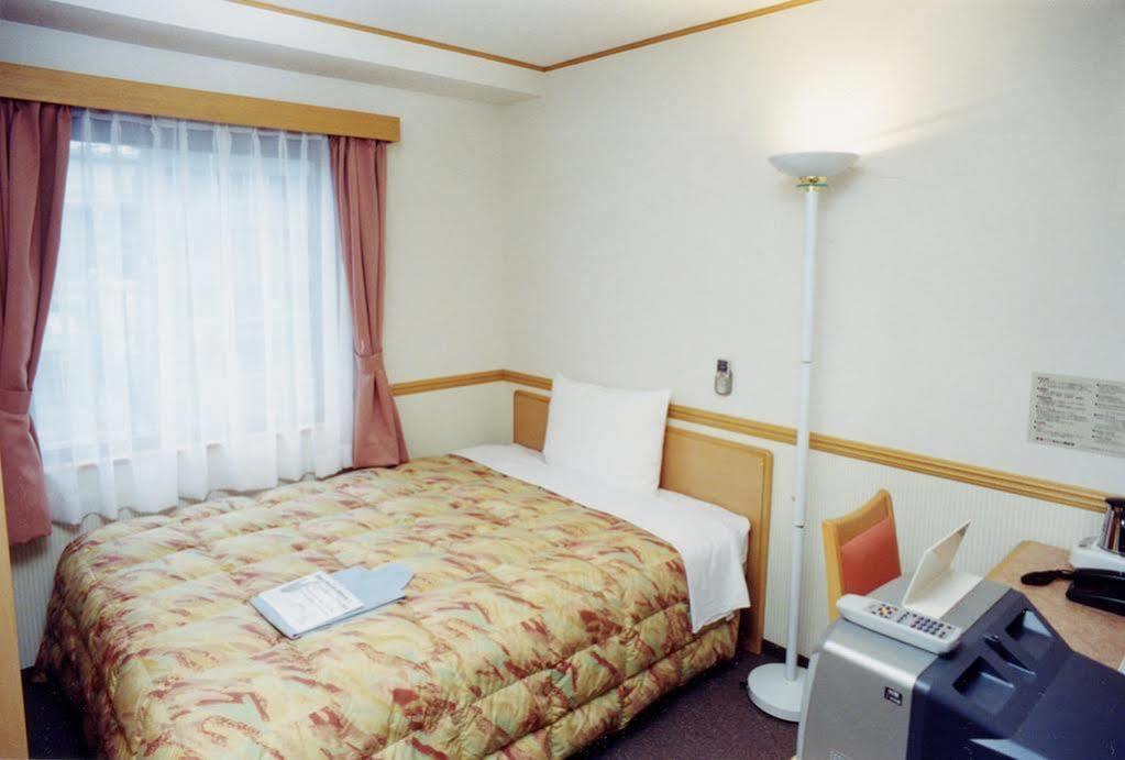 Toyoko Inn Misato Ekimae Buitenkant foto