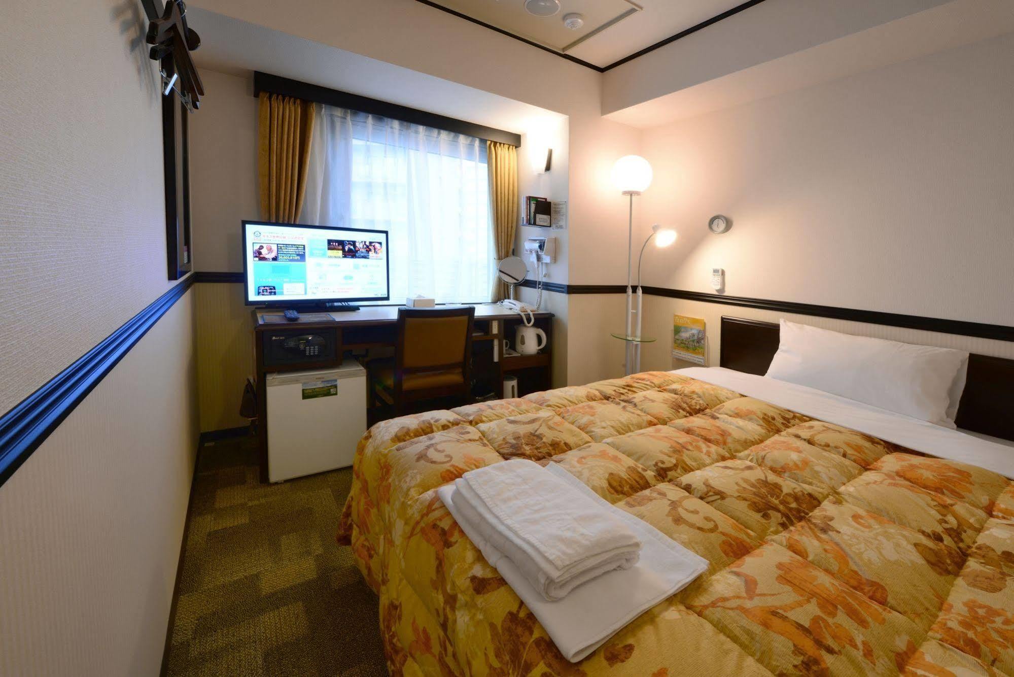 Toyoko Inn Misato Ekimae Buitenkant foto